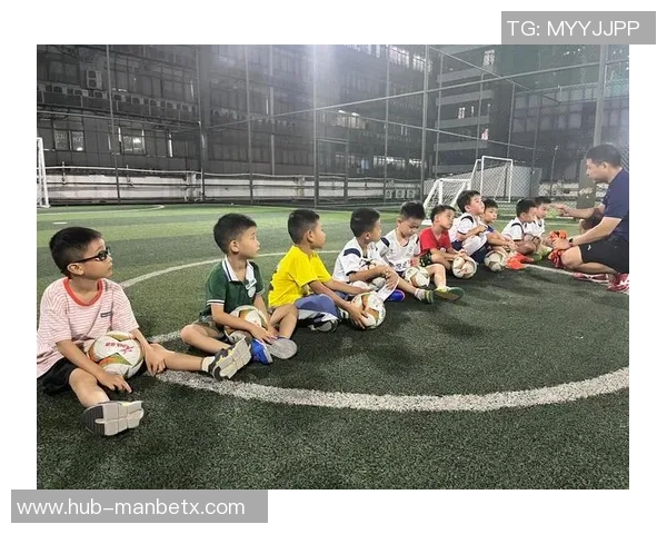 深圳成人足球培训助力足球梦想成真提升技艺与团队合作能力